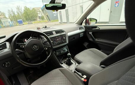 Volkswagen Tiguan II, 2018 год, 1 625 000 рублей, 10 фотография