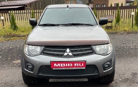 Mitsubishi L200 IV рестайлинг, 2014 год, 1 590 000 рублей, 2 фотография