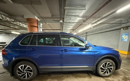 Volkswagen Tiguan II, 2018 год, 2 049 999 рублей, 2 фотография