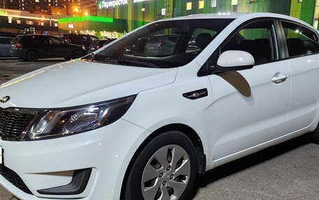 KIA Rio III рестайлинг, 2015 год, 910 000 рублей, 2 фотография