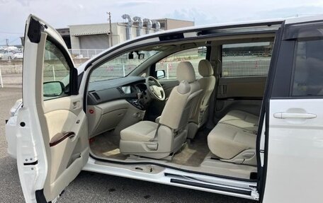 Toyota ISis I, 2013 год, 900 000 рублей, 8 фотография