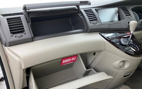 Toyota ISis I, 2013 год, 900 000 рублей, 18 фотография