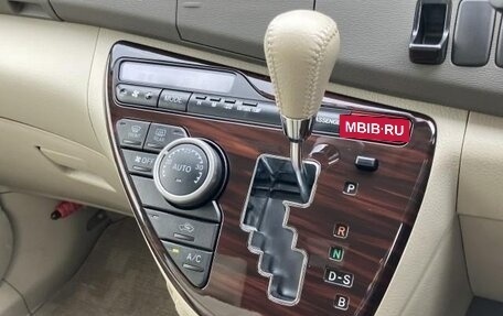 Toyota ISis I, 2013 год, 900 000 рублей, 17 фотография