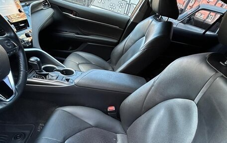 Toyota Camry, 2021 год, 2 850 000 рублей, 3 фотография