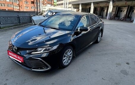 Toyota Camry, 2021 год, 2 850 000 рублей, 4 фотография