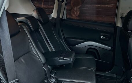 Mitsubishi Outlander III рестайлинг 3, 2011 год, 1 600 000 рублей, 6 фотография