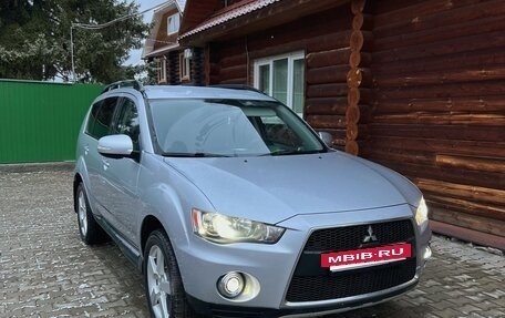 Mitsubishi Outlander III рестайлинг 3, 2011 год, 1 600 000 рублей, 2 фотография