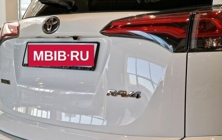 Toyota RAV4, 2018 год, 1 890 000 рублей, 6 фотография