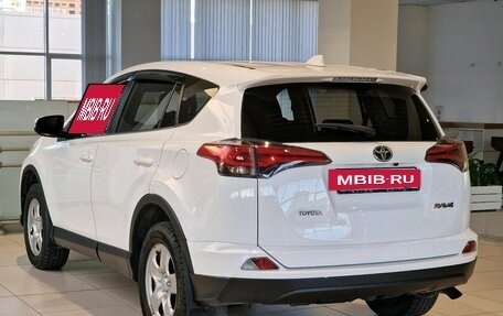 Toyota RAV4, 2018 год, 1 890 000 рублей, 8 фотография