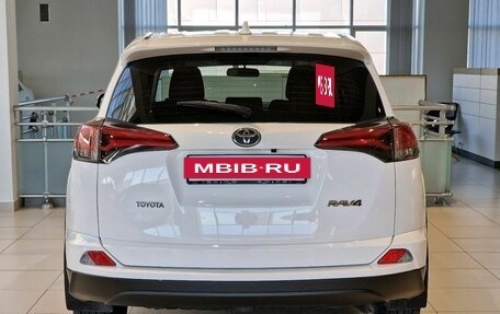 Toyota RAV4, 2018 год, 1 890 000 рублей, 7 фотография