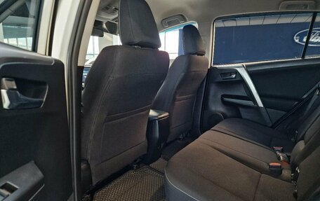 Toyota RAV4, 2018 год, 1 890 000 рублей, 19 фотография