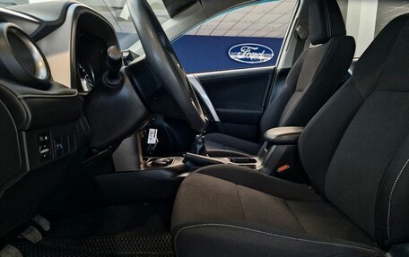 Toyota RAV4, 2018 год, 1 890 000 рублей, 16 фотография