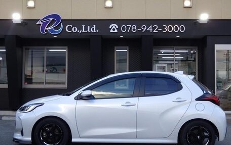 Toyota Yaris, 2022 год, 990 199 рублей, 3 фотография
