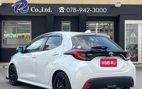 Toyota Yaris, 2022 год, 990 199 рублей, 2 фотография