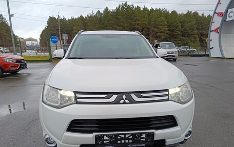 Mitsubishi Outlander III рестайлинг 3, 2013 год, 1 429 995 рублей, 2 фотография