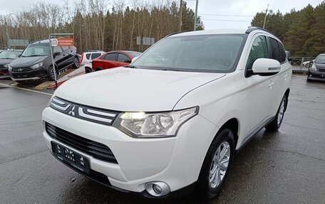 Mitsubishi Outlander III рестайлинг 3, 2013 год, 1 429 995 рублей, 3 фотография