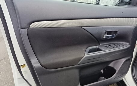 Mitsubishi Outlander III рестайлинг 3, 2013 год, 1 429 995 рублей, 10 фотография