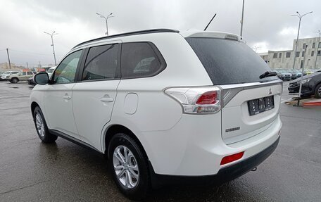 Mitsubishi Outlander III рестайлинг 3, 2013 год, 1 429 995 рублей, 5 фотография