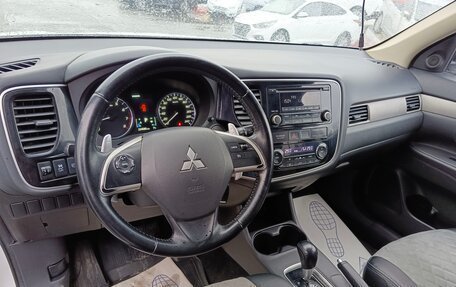Mitsubishi Outlander III рестайлинг 3, 2013 год, 1 429 995 рублей, 16 фотография