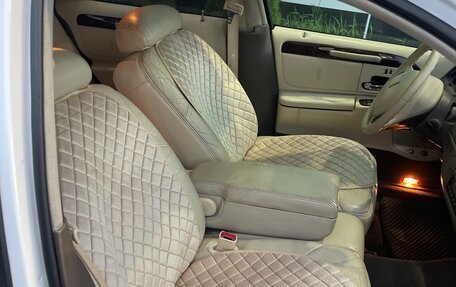 Lincoln Town Car III рестайлинг, 1997 год, 650 000 рублей, 9 фотография