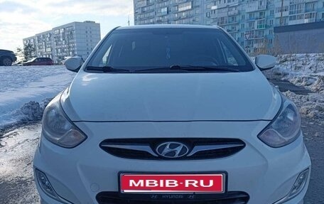 Hyundai Solaris II рестайлинг, 2013 год, 860 000 рублей, 1 фотография
