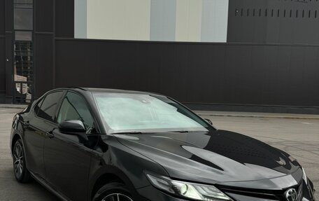 Toyota Camry, 2023 год, 3 690 000 рублей, 2 фотография