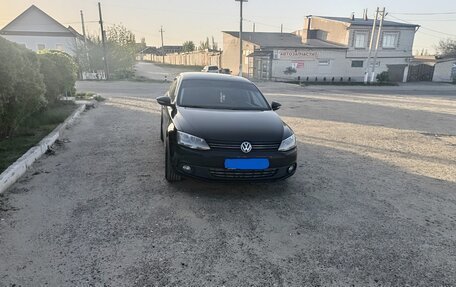 Volkswagen Jetta VI, 2013 год, 1 300 000 рублей, 2 фотография
