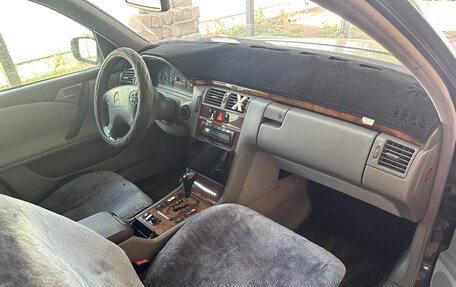 Mercedes-Benz E-Класс, 1999 год, 500 000 рублей, 4 фотография