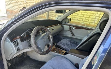 Mercedes-Benz E-Класс, 1999 год, 500 000 рублей, 6 фотография