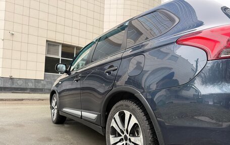 Mitsubishi Outlander III рестайлинг 3, 2019 год, 1 599 999 рублей, 5 фотография