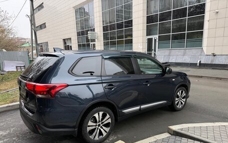 Mitsubishi Outlander III рестайлинг 3, 2019 год, 1 599 999 рублей, 7 фотография