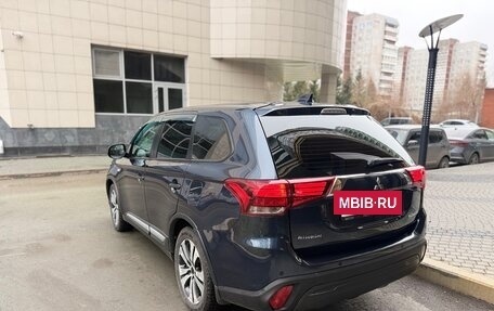 Mitsubishi Outlander III рестайлинг 3, 2019 год, 1 599 999 рублей, 3 фотография
