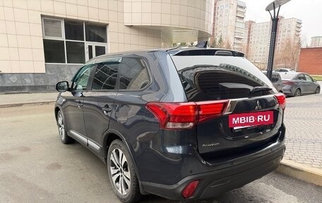Mitsubishi Outlander III рестайлинг 3, 2019 год, 1 599 999 рублей, 4 фотография