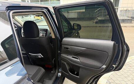 Mitsubishi Outlander III рестайлинг 3, 2019 год, 1 599 999 рублей, 22 фотография