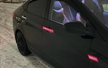 Hyundai Solaris II рестайлинг, 2015 год, 930 000 рублей, 2 фотография