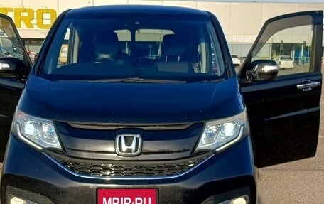 Honda Stepwgn IV, 2016 год, 1 800 000 рублей, 2 фотография