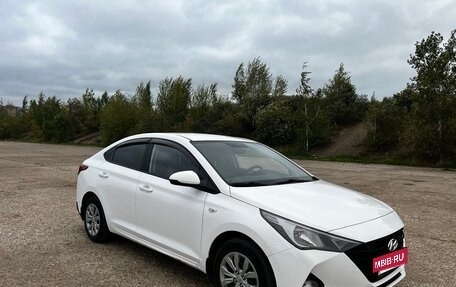 Hyundai Solaris II рестайлинг, 2021 год, 1 500 000 рублей, 3 фотография