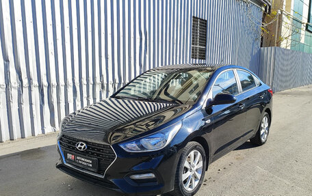 Hyundai Solaris II рестайлинг, 2017 год, 405 000 рублей, 1 фотография