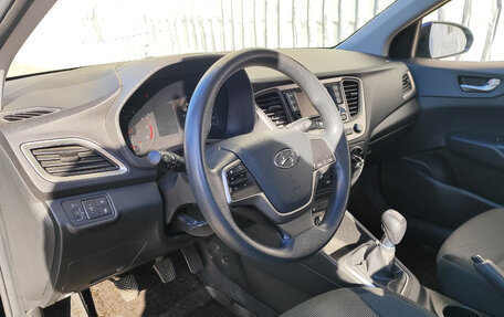 Hyundai Solaris II рестайлинг, 2017 год, 405 000 рублей, 6 фотография