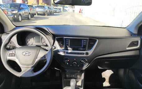 Hyundai Solaris II рестайлинг, 2017 год, 405 000 рублей, 14 фотография