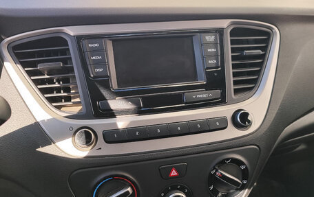 Hyundai Solaris II рестайлинг, 2017 год, 405 000 рублей, 11 фотография