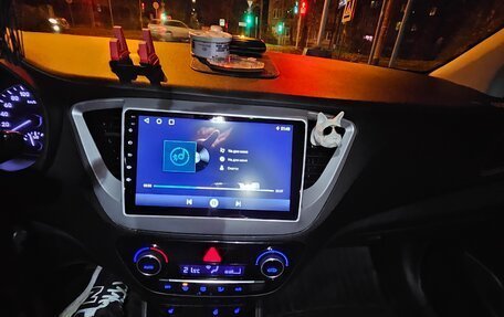 Hyundai Solaris II рестайлинг, 2017 год, 1 320 000 рублей, 10 фотография