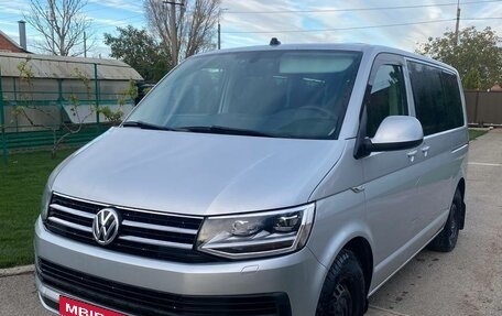 Volkswagen Caravelle T6 рестайлинг, 2019 год, 3 400 000 рублей, 2 фотография
