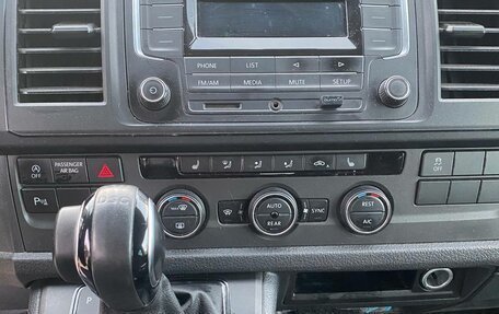 Volkswagen Caravelle T6 рестайлинг, 2019 год, 3 400 000 рублей, 9 фотография