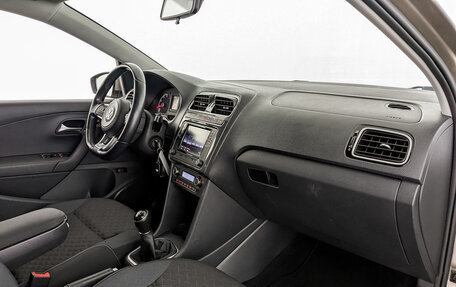 Volkswagen Polo VI (EU Market), 2018 год, 965 000 рублей, 11 фотография