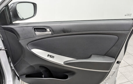 Hyundai Solaris II рестайлинг, 2015 год, 1 100 000 рублей, 23 фотография