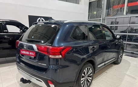 Mitsubishi Outlander III рестайлинг 3, 2019 год, 2 249 000 рублей, 3 фотография