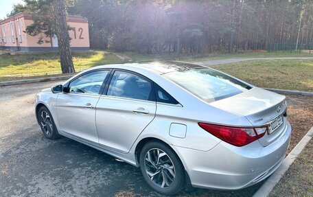 Hyundai Sonata VI, 2010 год, 900 000 рублей, 5 фотография