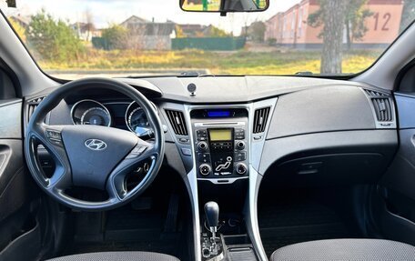 Hyundai Sonata VI, 2010 год, 900 000 рублей, 12 фотография