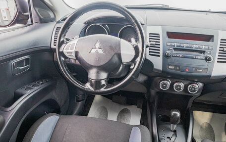 Mitsubishi Outlander III рестайлинг 3, 2011 год, 1 249 000 рублей, 15 фотография